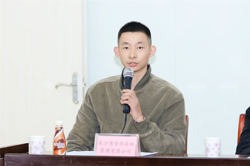 長龍街道、山河智能召開首屆年貨盛惠暨送春聯文化惠民活動工作會議