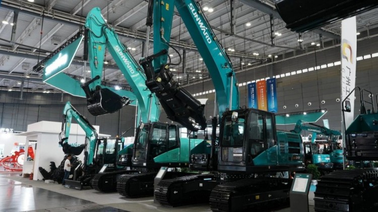2025 CICEE | 打造極致精品化，山河智能挖掘機(jī)“圈粉”長(zhǎng)沙展