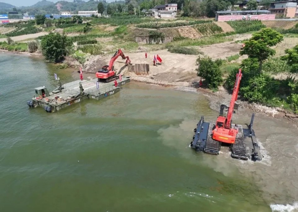 硬核破解“最后一公里”難題，山河智能應(yīng)急救援設(shè)備助力“應(yīng)急使命·2025”演習！