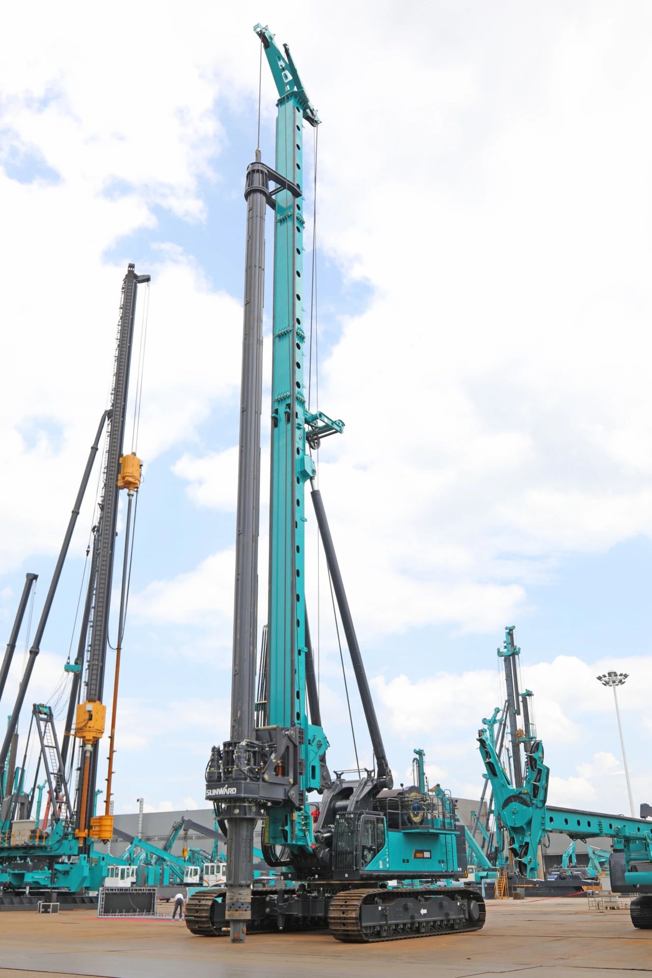 “破紀(jì)錄王者”再出征！山河智能SWDM800旋挖鉆機(jī)成功交機(jī)