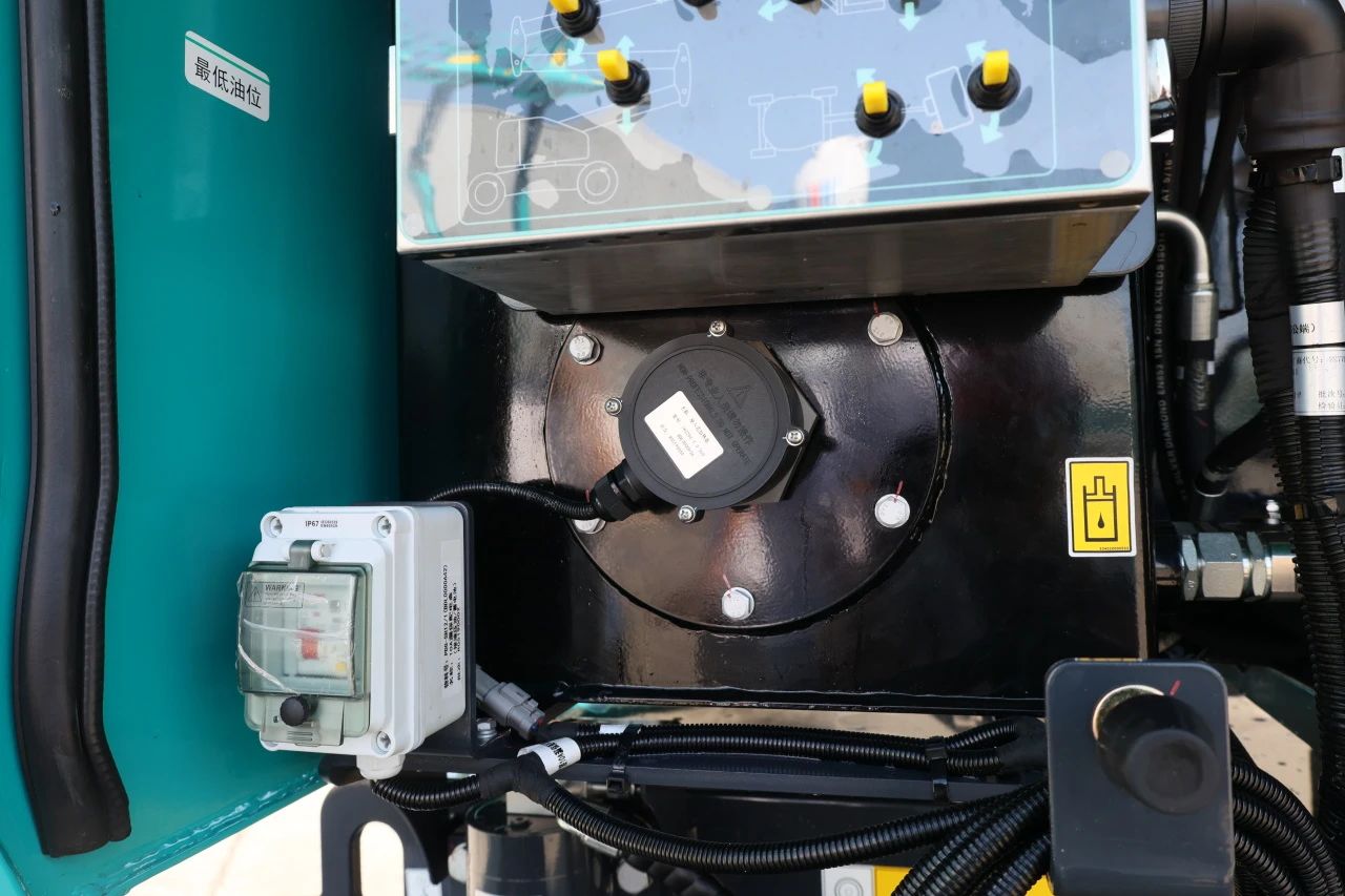 技術(shù)新標桿！山河智能SWA22J-P柴動曲臂式高空作業(yè)平臺下線！