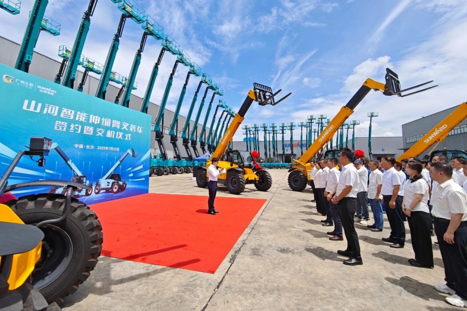 山河智能伸縮臂叉裝車批量交付，即將奔赴新一線