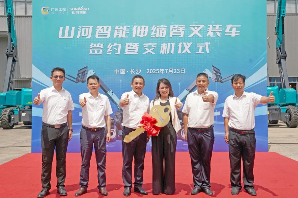山河智能伸縮臂叉裝車批量交付，即將奔赴新一線
