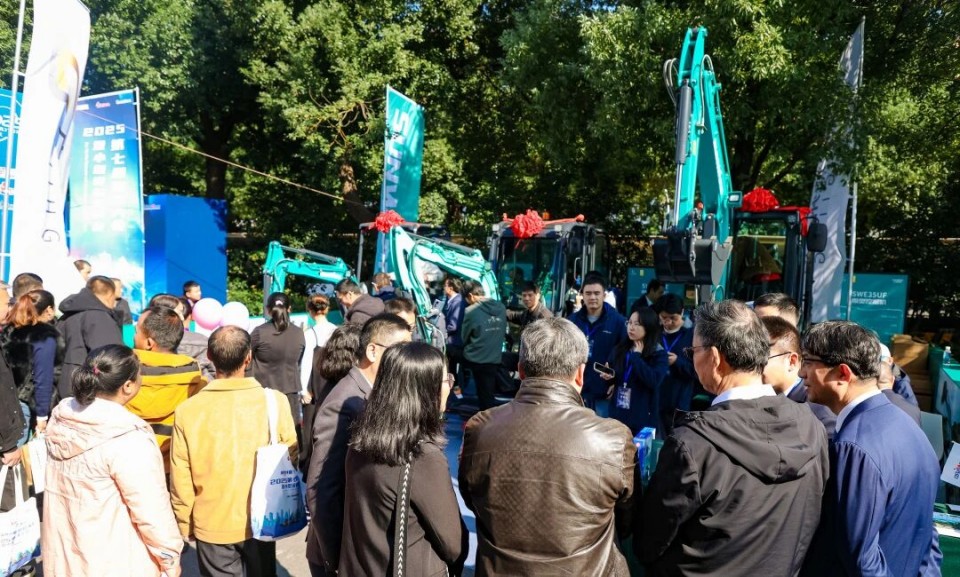 山河智能微挖“天團(tuán)”閃耀武漢，引領(lǐng)綠色施工潮流
