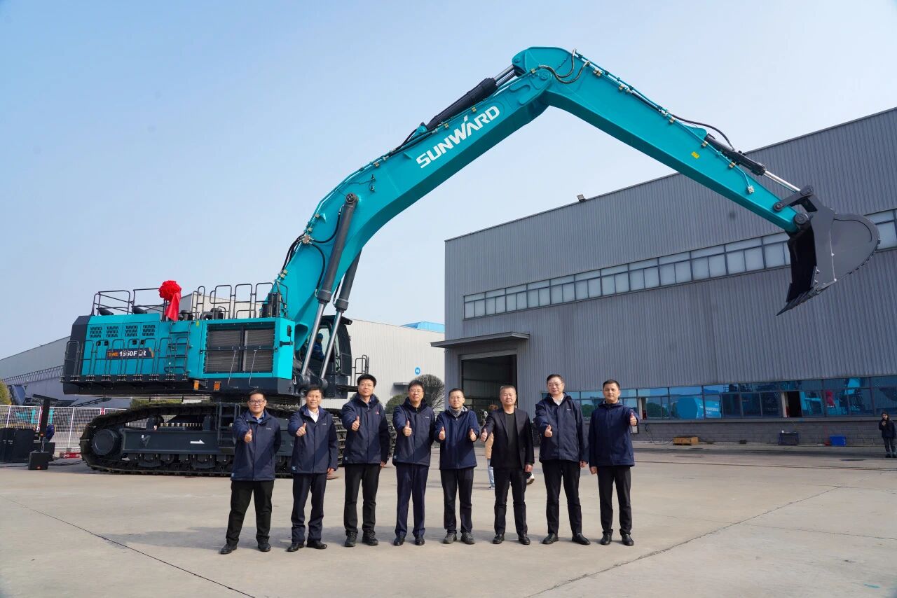 爭鋒啟新程！山河智能SWE1650FLR加長臂挖掘機成功交付國際客戶