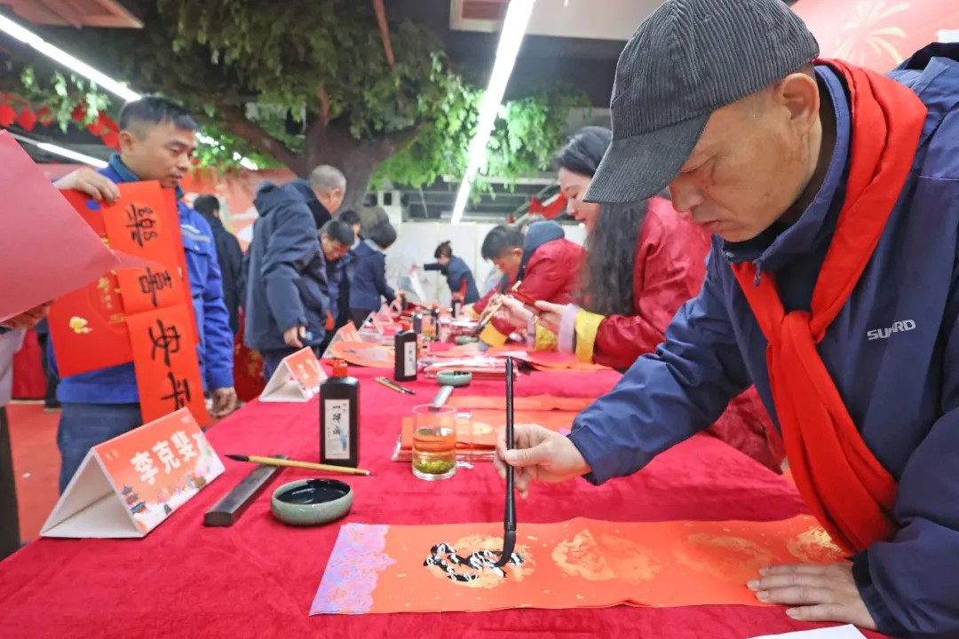 筆墨迎春，祝福暖心！在山河智能“囤”年味、送溫暖、迎新春