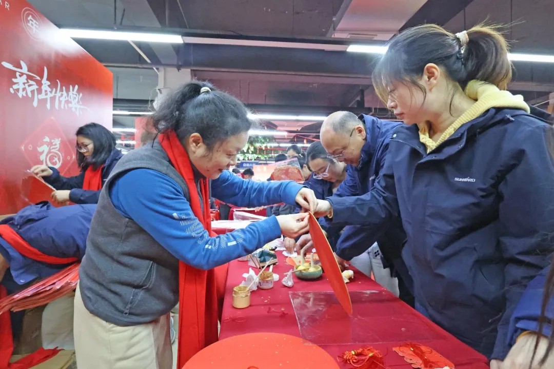 筆墨迎春，祝福暖心！在山河智能“囤”年味、送溫暖、迎新春