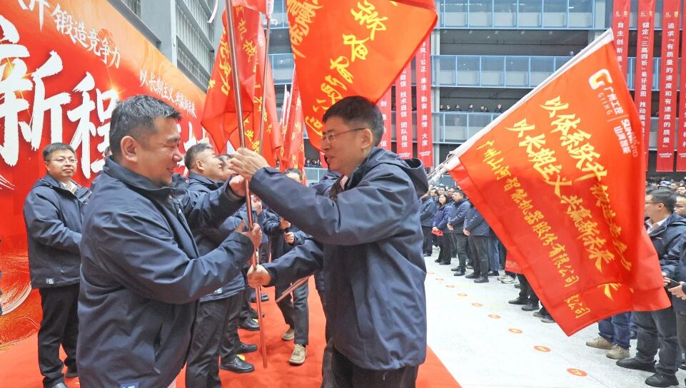 一馬當(dāng)先 開(kāi)工大吉 | 山河智能舉行丙午新年開(kāi)門紅活動(dòng)