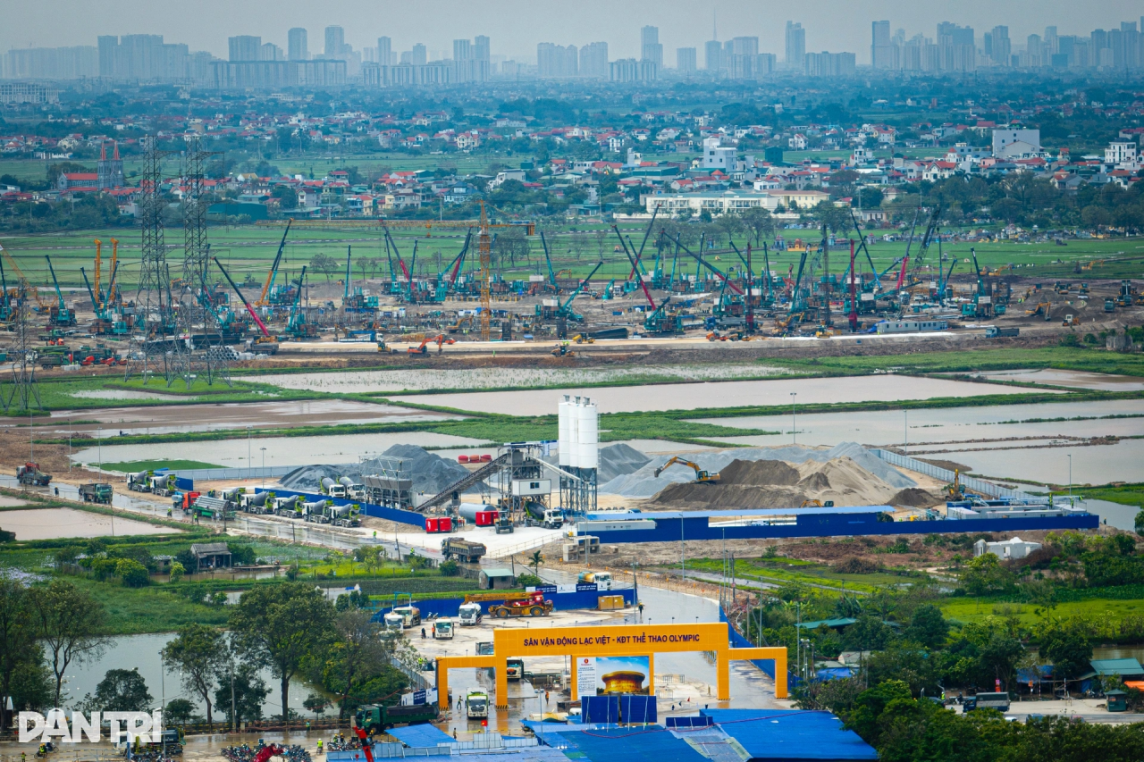 山河智能液壓靜力壓樁機集群作業(yè)，為越南最大體育場筑牢根基