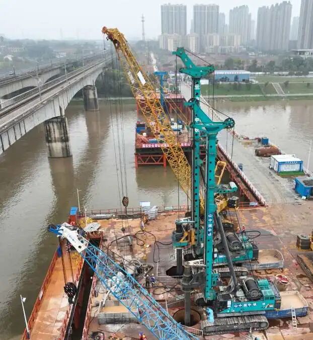啃下“硬骨頭”！山河智能旋挖鉆機助力長沙湘江鐵路特大橋主墩樁基工程完美收官